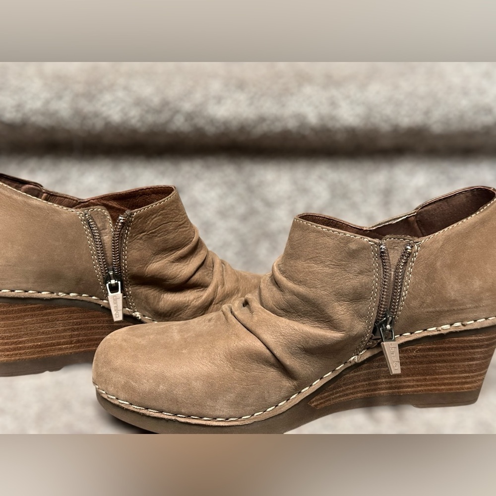 SOLD Dansko Sheena Wedge Booties Walnut Ankle Nubuck Leather Women’s US 6.5-7 - Picture 5 of 14